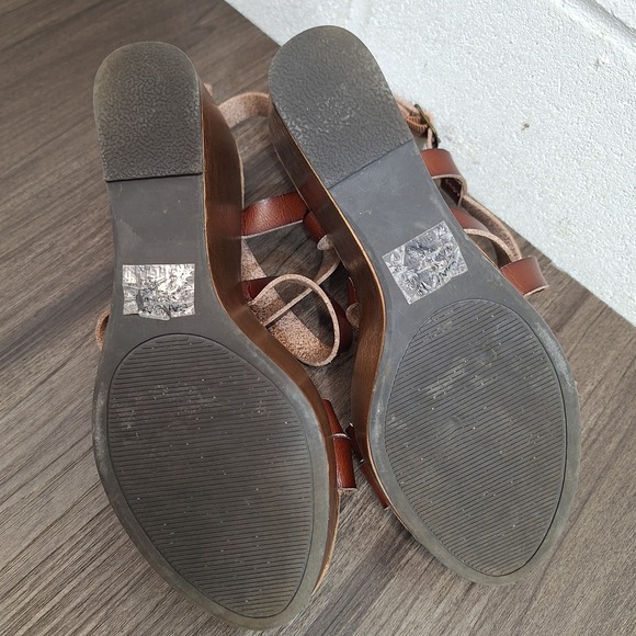 Jellypop Brown Strappy Wedge Sandals Women's 7.5 M Memory Foam Platform Buckle - Picture 6 of 7